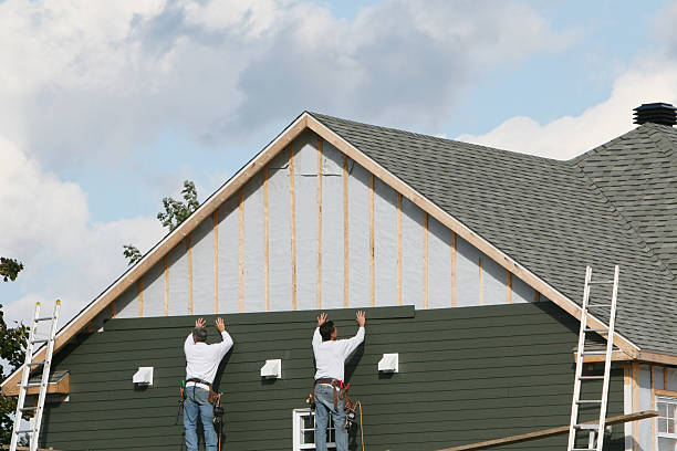 Professional Siding technician working in Somerville, TX